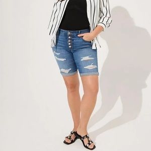 Torrid Distressed Bermuda Boyfriend Vintage Stretch Mid-Rise Short | Size 24